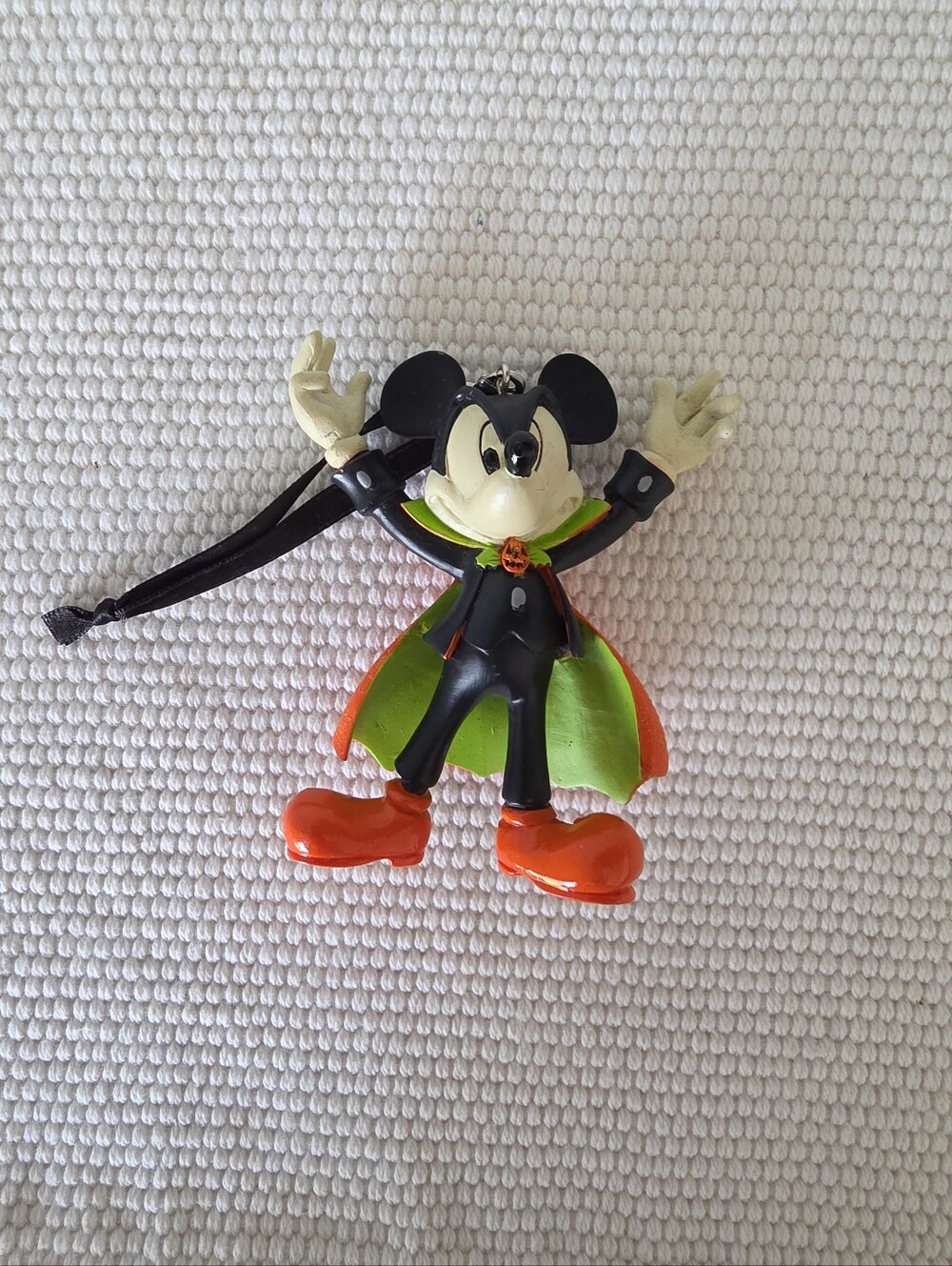 Disney Park Exclusive 2018 Halloween Mickey Vampire Vampire Ornament